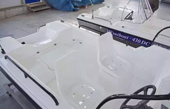 Комбинированный катер Wyatboat-430 M в Чебоксарах