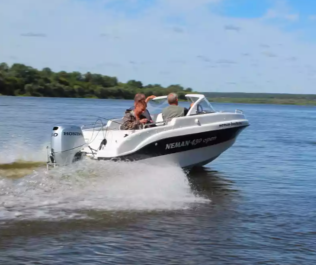 Стеклопластиковый катер Neman-450 Open в Чебоксарах