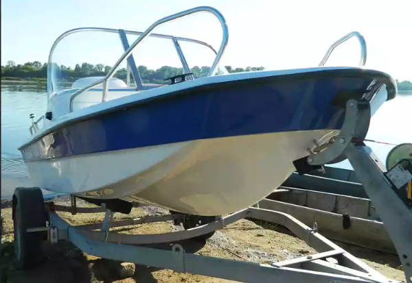 Стеклопластиковый катер Wyatboat-430 DC (тримаран) в Чебоксарах