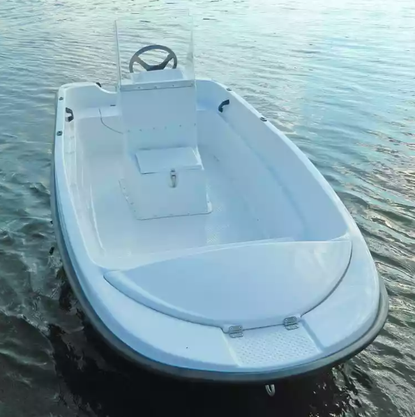 Стеклопластиковая лодка Пингвин с консолью (тримаран) в Чебоксарах