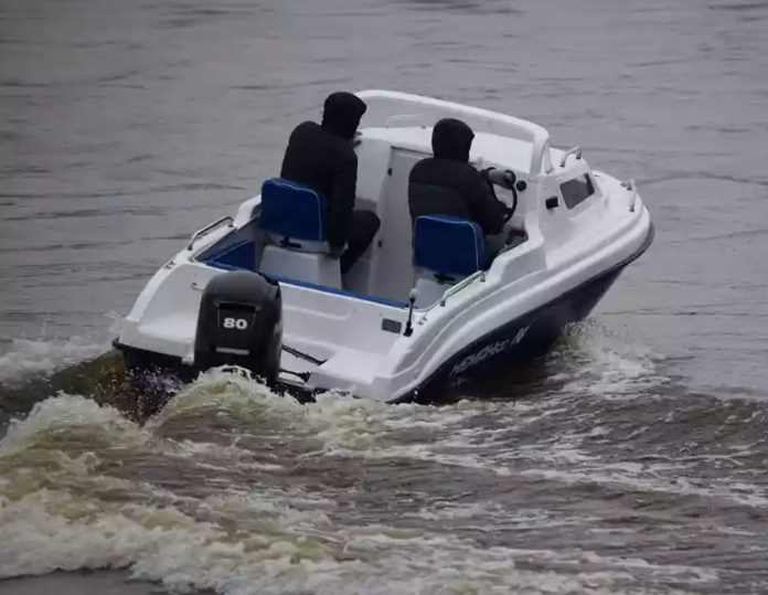 Комбинированный катер Neman-500 с каютой в Чебоксарах