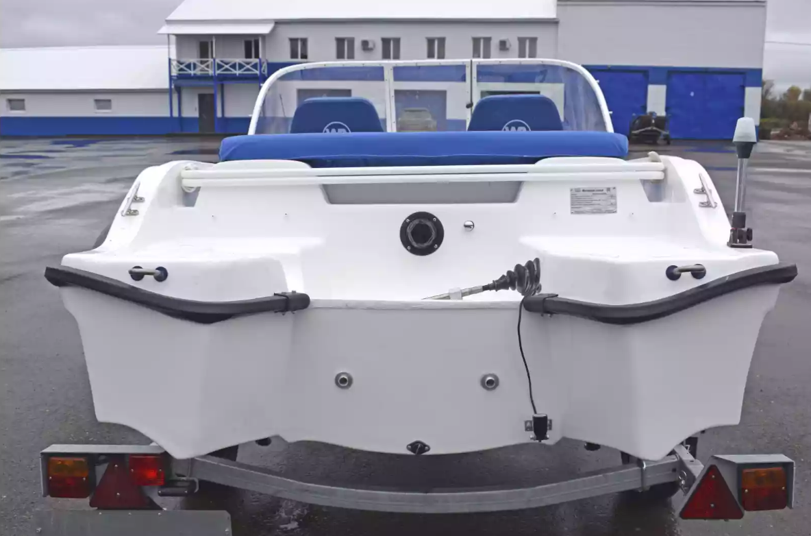 Стеклопластиковый катер Wyatboat-430DCМ (килевая) в Чебоксарах
