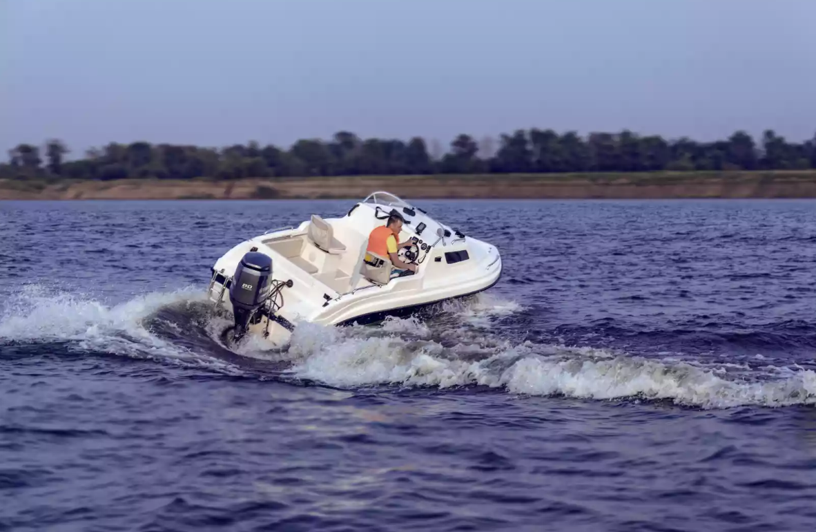 Стеклопластиковый катер Neman-500 в Чебоксарах