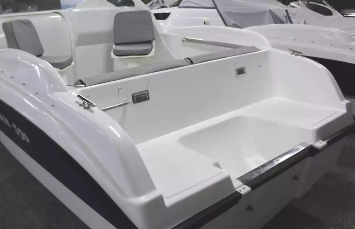 Стеклопластиковый катер Neman-550 с каютой в Чебоксарах