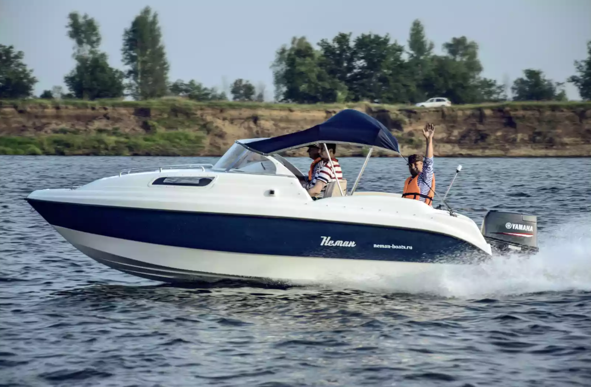 Стеклопластиковый катер Neman-550 с каютой в Чебоксарах