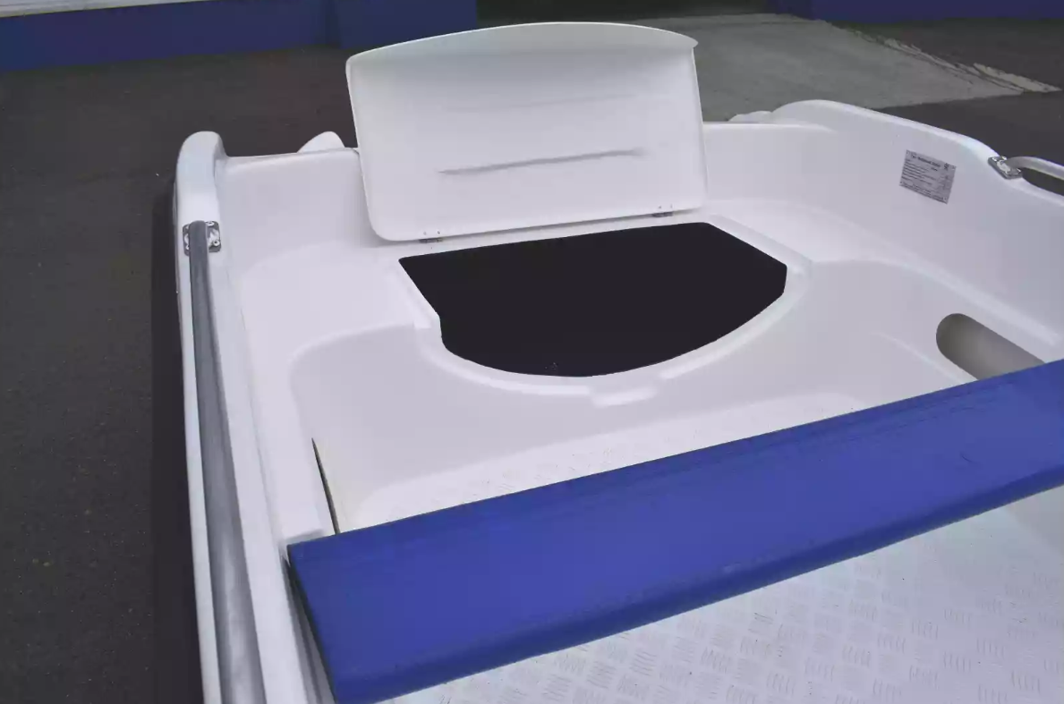 Стеклопластиковая лодка Пингвин New (тримаран) в Чебоксарах