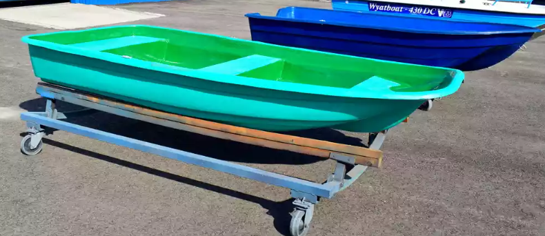 Стеклопластиковая лодка Старт (тримаран) в Чебоксарах