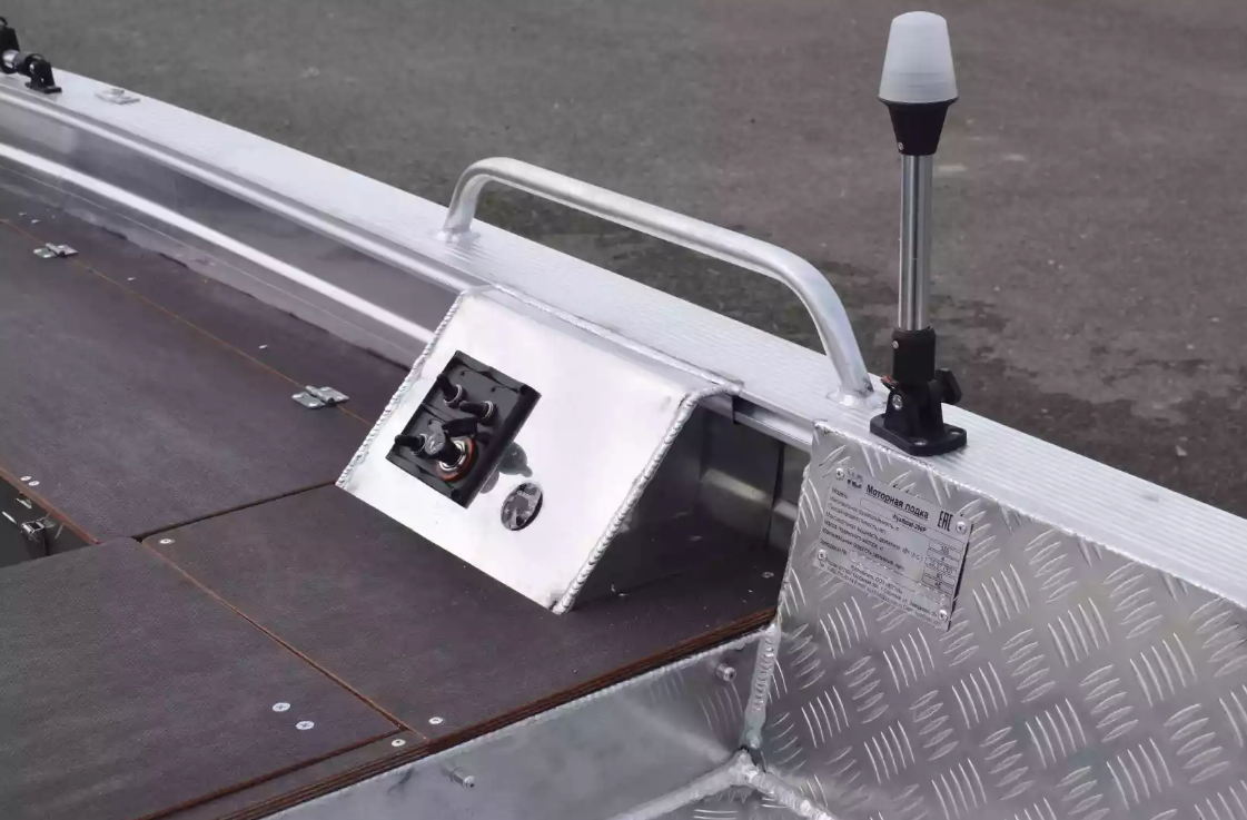 Алюминиевая лодка Wyatboat-390РМ в Чебоксарах