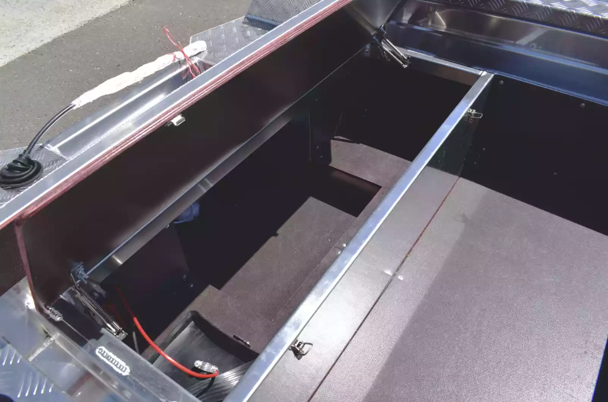 Алюминиевый катер Wyatboat-390 DCM в Чебоксарах