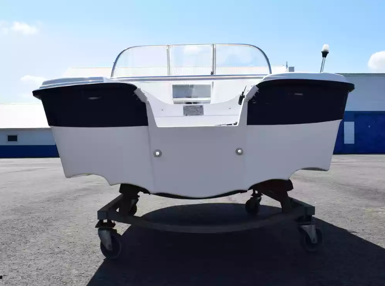 Стеклопластиковый катер Wyatboat-430 DC (тримаран) в Чебоксарах