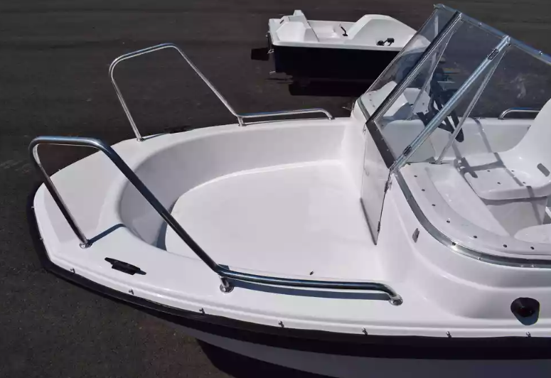 Стеклопластиковый катер Wyatboat-430 DC (тримаран) в Чебоксарах