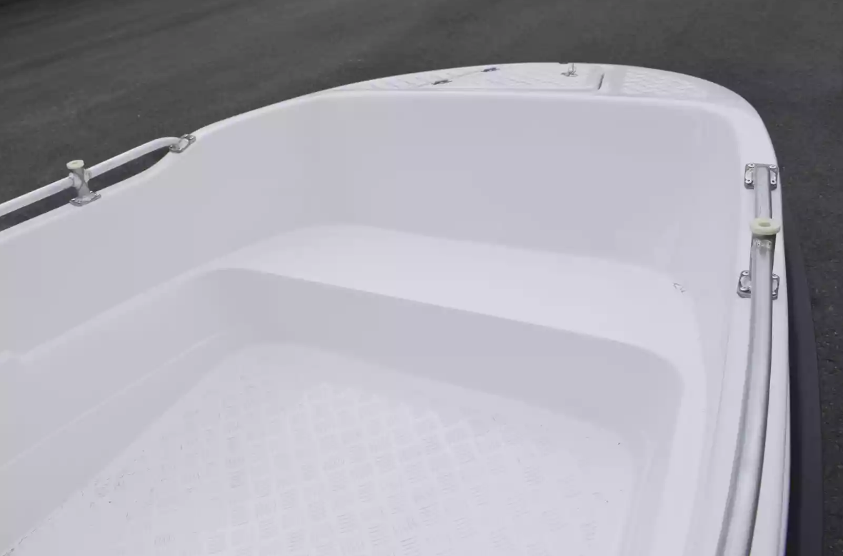 Стеклопластиковая лодка Пингвин New (тримаран) в Чебоксарах