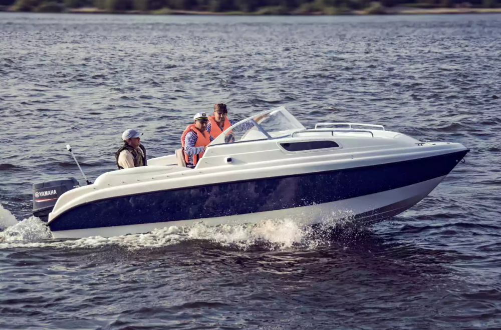 Стеклопластиковый катер Neman-550 с каютой в Чебоксарах