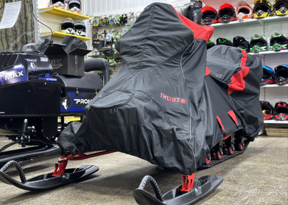 Чехол транспорт. снегохода IKUDZO HUNTER черно-красный Оксфорд ПРЕМИУМ качества с лого IKUDZO в Чебоксарах