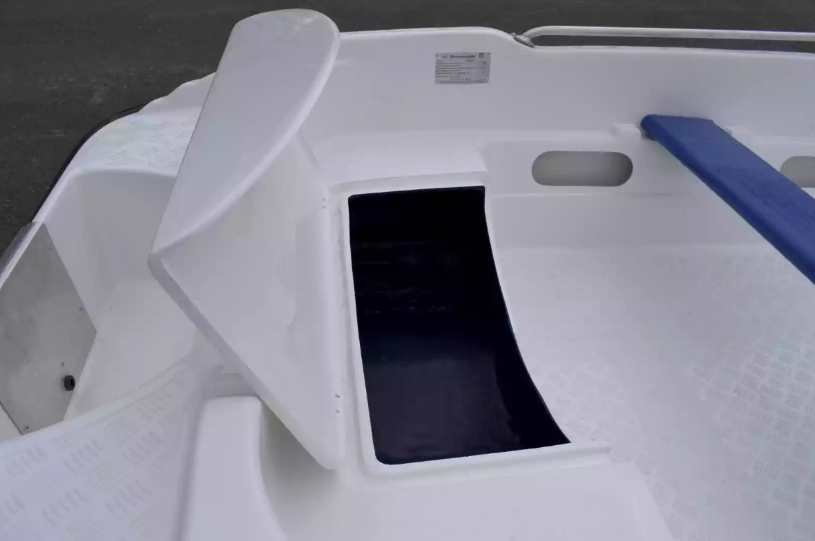 Стеклопластиковая лодка Пингвин New (тримаран) в Чебоксарах