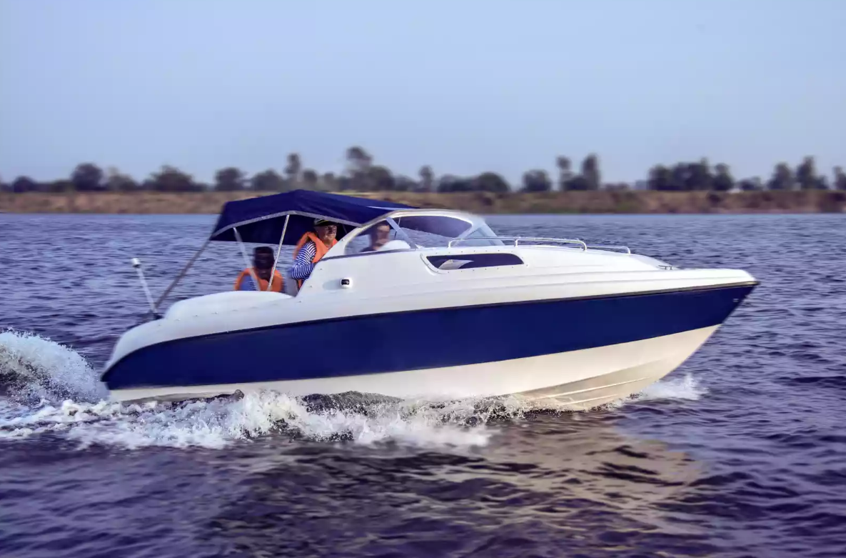 Стеклопластиковый катер Neman-550 с каютой в Чебоксарах