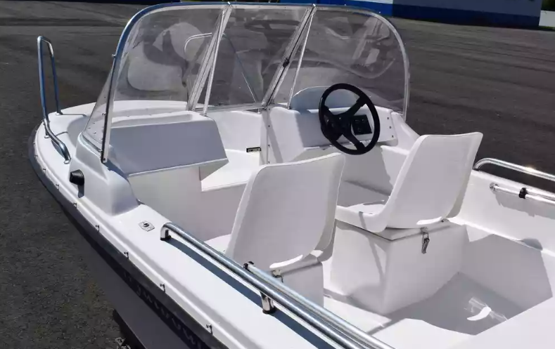 Стеклопластиковый катер Wyatboat-430 DC (тримаран) в Чебоксарах