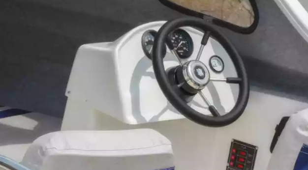 Стеклопластиковый катер Wyatboat-3 П (полурубка) в Чебоксарах