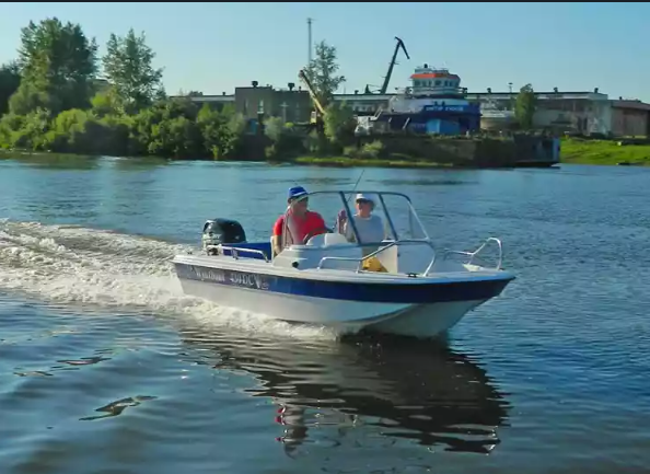 Стеклопластиковый катер Wyatboat-430 DC (тримаран) в Чебоксарах