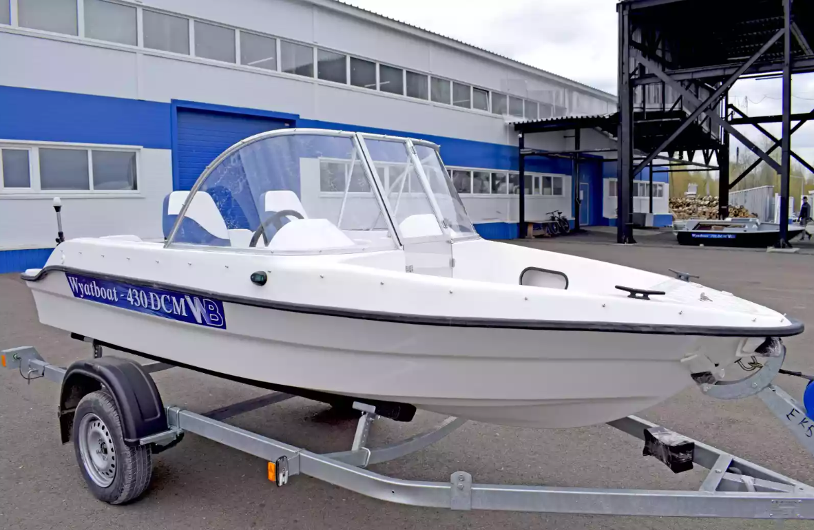 Стеклопластиковый катер Wyatboat-430DCМ (килевая) в Чебоксарах