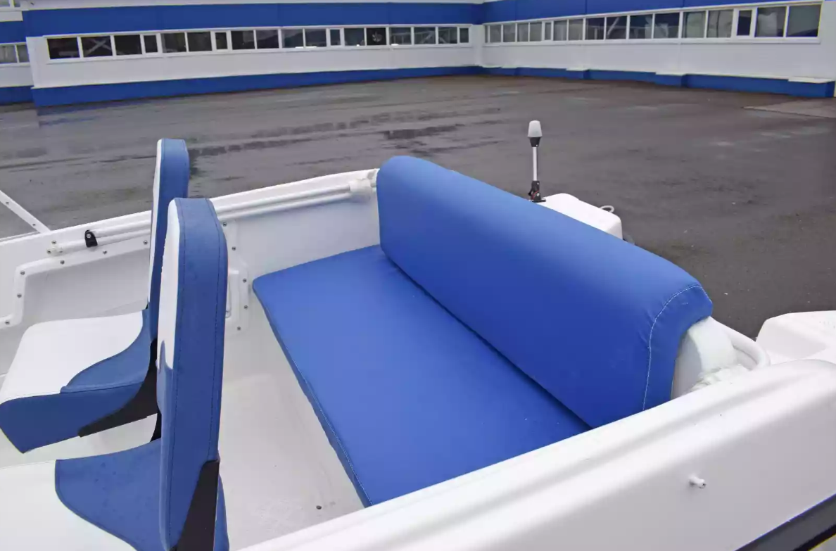 Стеклопластиковый катер Wyatboat-430DCМ (килевая) в Чебоксарах