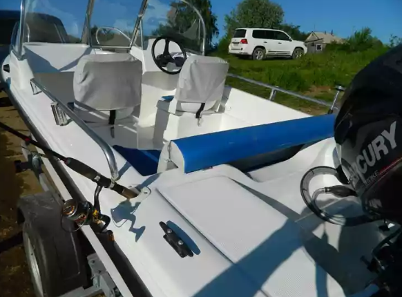 Стеклопластиковый катер Wyatboat-430 DC (тримаран) в Чебоксарах