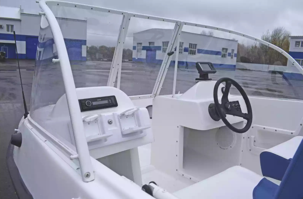 Стеклопластиковый катер Wyatboat-430DCМ (килевая) в Чебоксарах