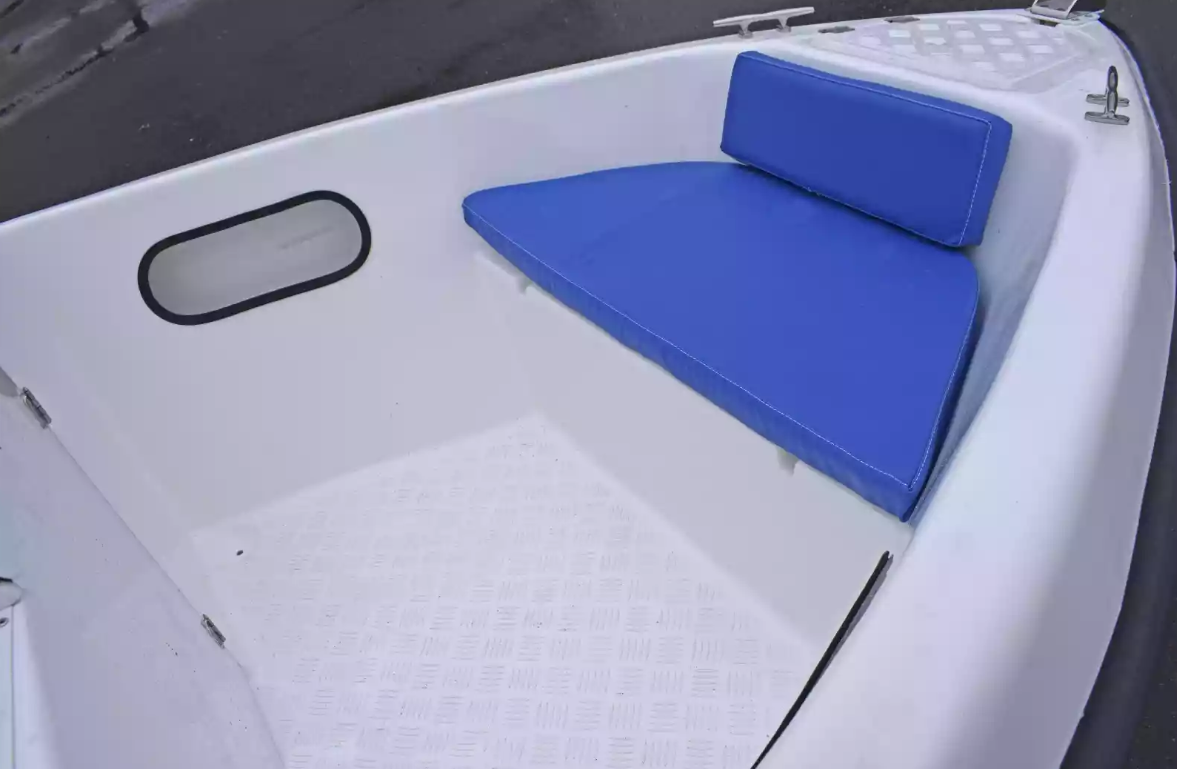 Стеклопластиковый катер Wyatboat-430DCМ (килевая) в Чебоксарах