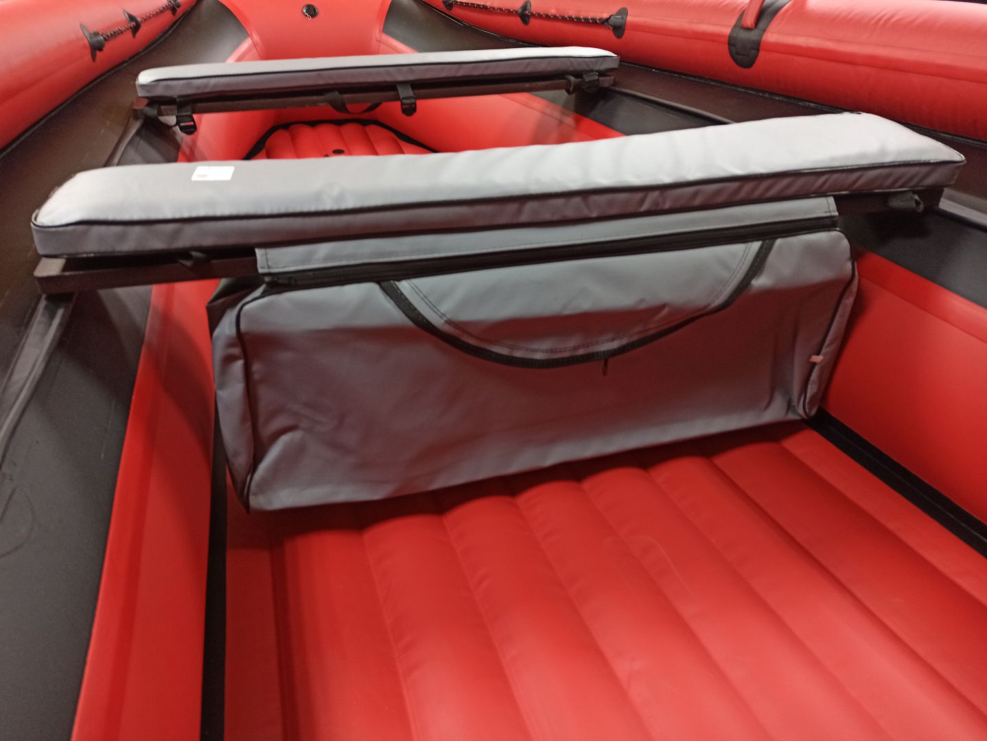 КОМПЛЕКТ МЯГКИХ НАКЛАДОК С СУМКОЙ ДЛЯ ЛОДОК 90Х20 СЕРЫЙ в Чебоксарах