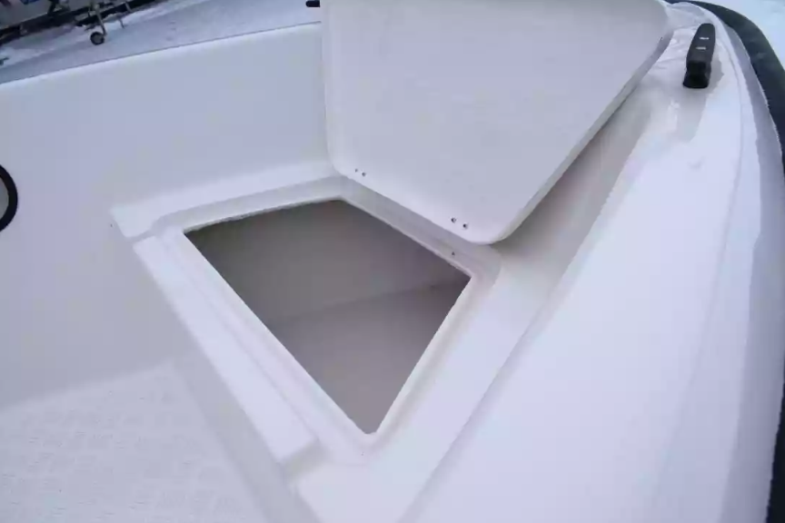 Стеклопластиковый катер Wyatboat-430DCМ (килевая) в Чебоксарах