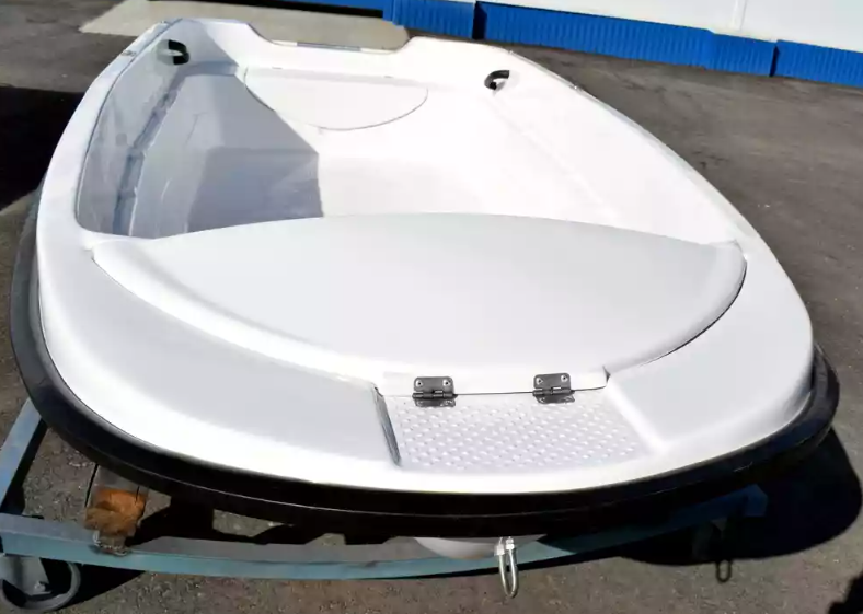 Стеклопластиковая лодка Пингвин (тримаран) в Чебоксарах