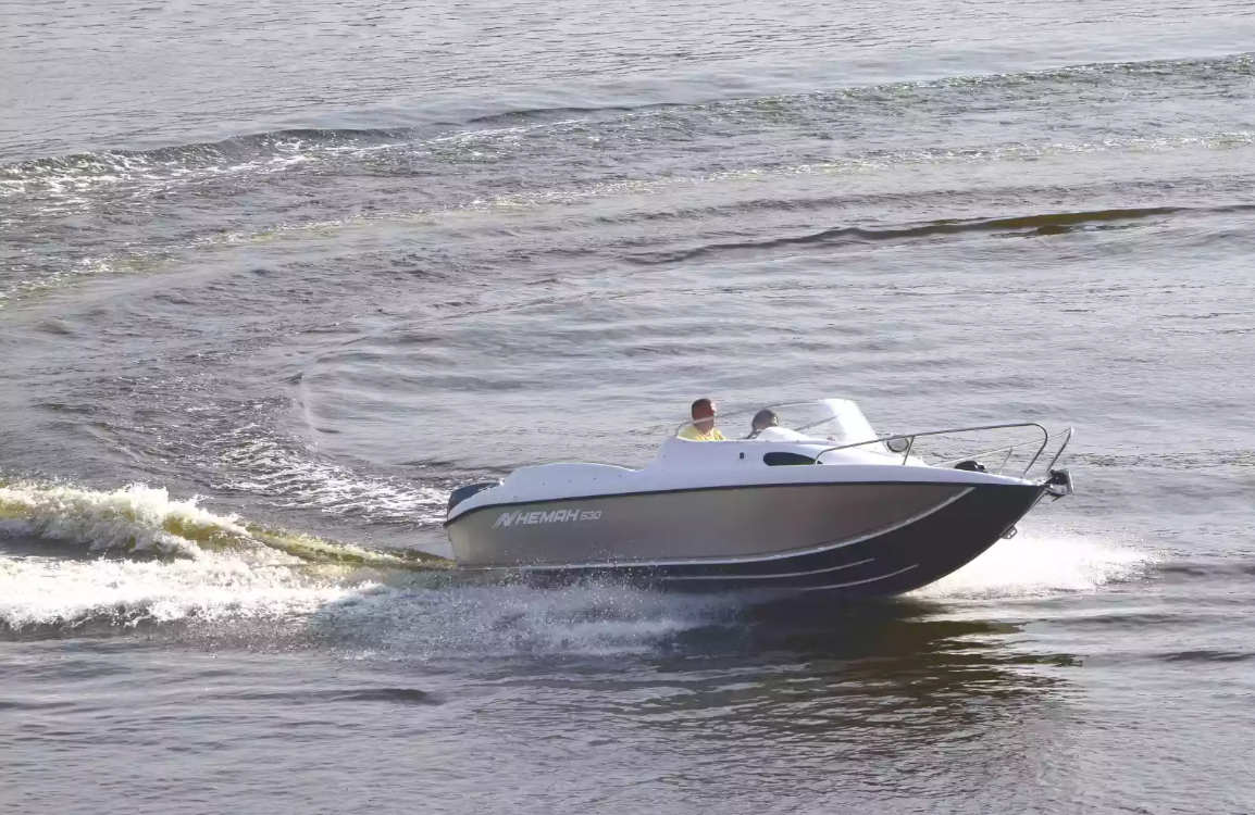 Комбинированный катер Neman-530 с каютой в Чебоксарах
