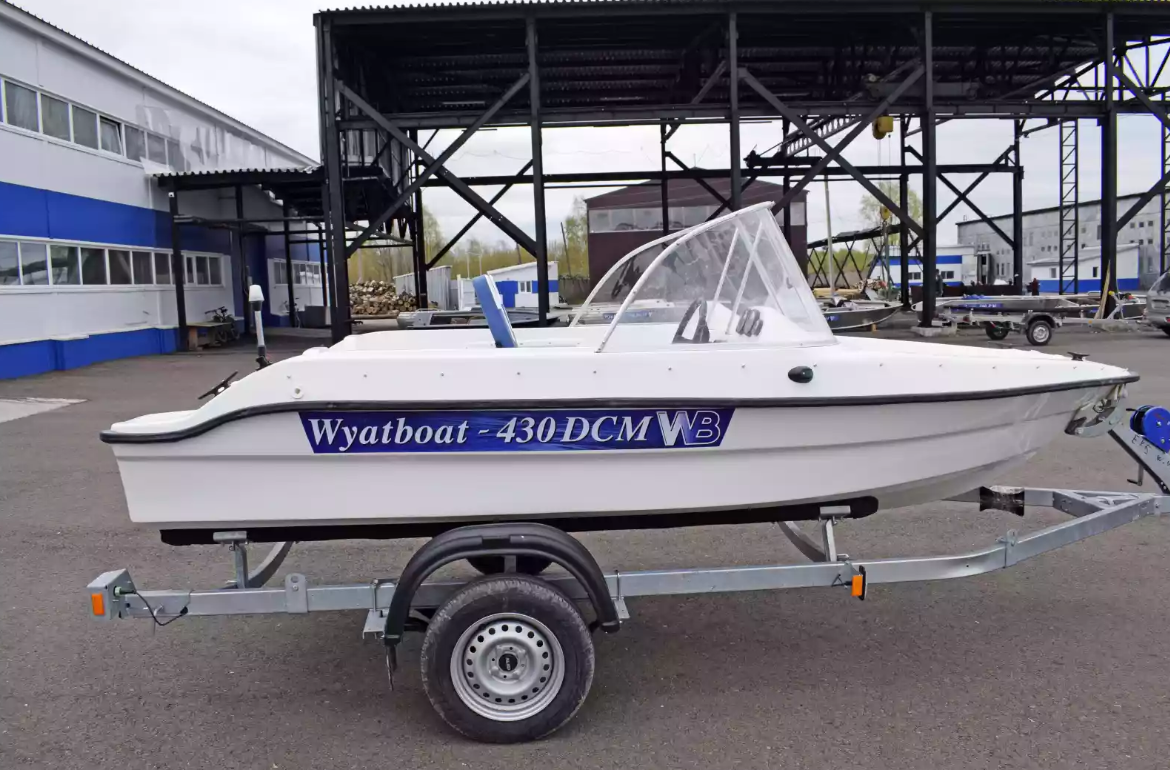 Стеклопластиковый катер Wyatboat-430DCМ (килевая) в Чебоксарах