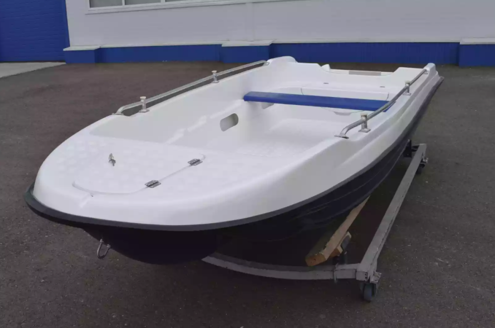 Стеклопластиковая лодка Пингвин New (тримаран) в Чебоксарах