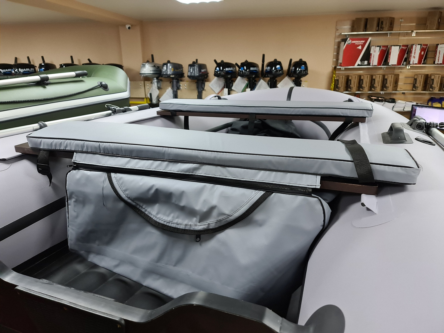 КОМПЛЕКТ МЯГКИХ НАКЛАДОК С СУМКОЙ ДЛЯ ЛОДОК 90Х20 СЕРЫЙ в Чебоксарах